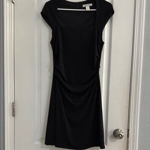 EUC Cap Sleeve White House Black Market Size 6 V Neck Ruched Front Lined Elegant